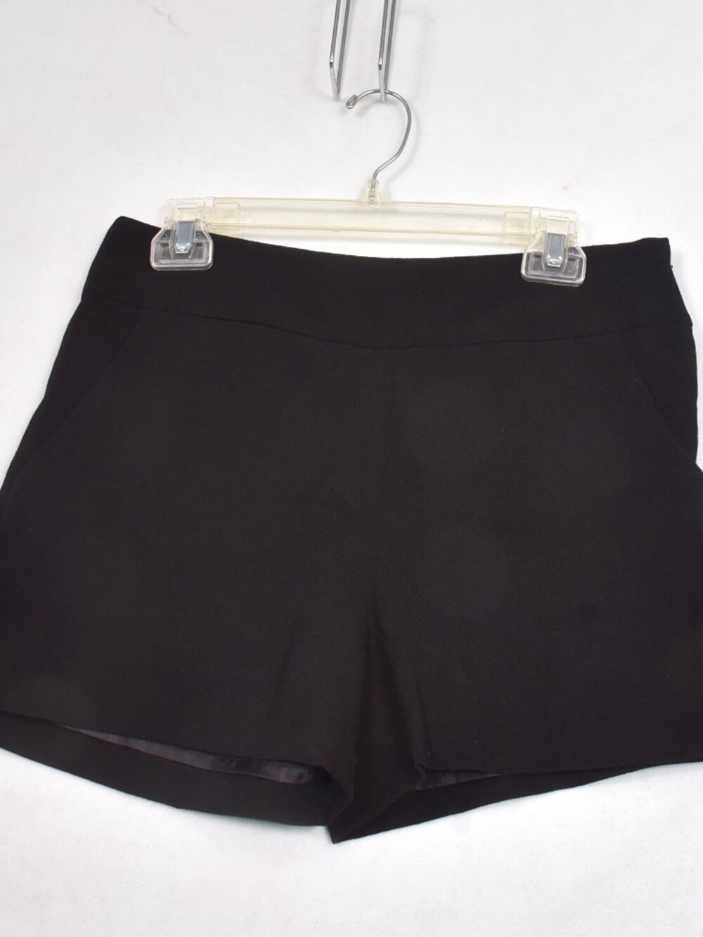 Esley Women's Shorts Black Size Medium Lined Side Zip Pockets